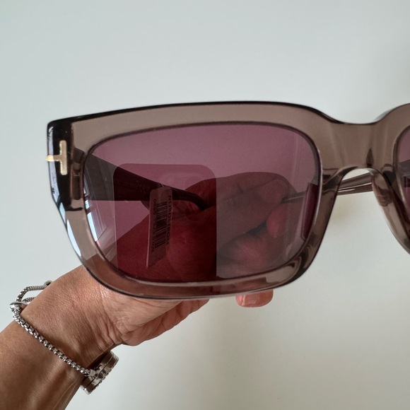 Tom Ford FT1075 Ezra Sunglasses Unisex Shiny Light Brown Bordeaux 54mm-19-140 •3